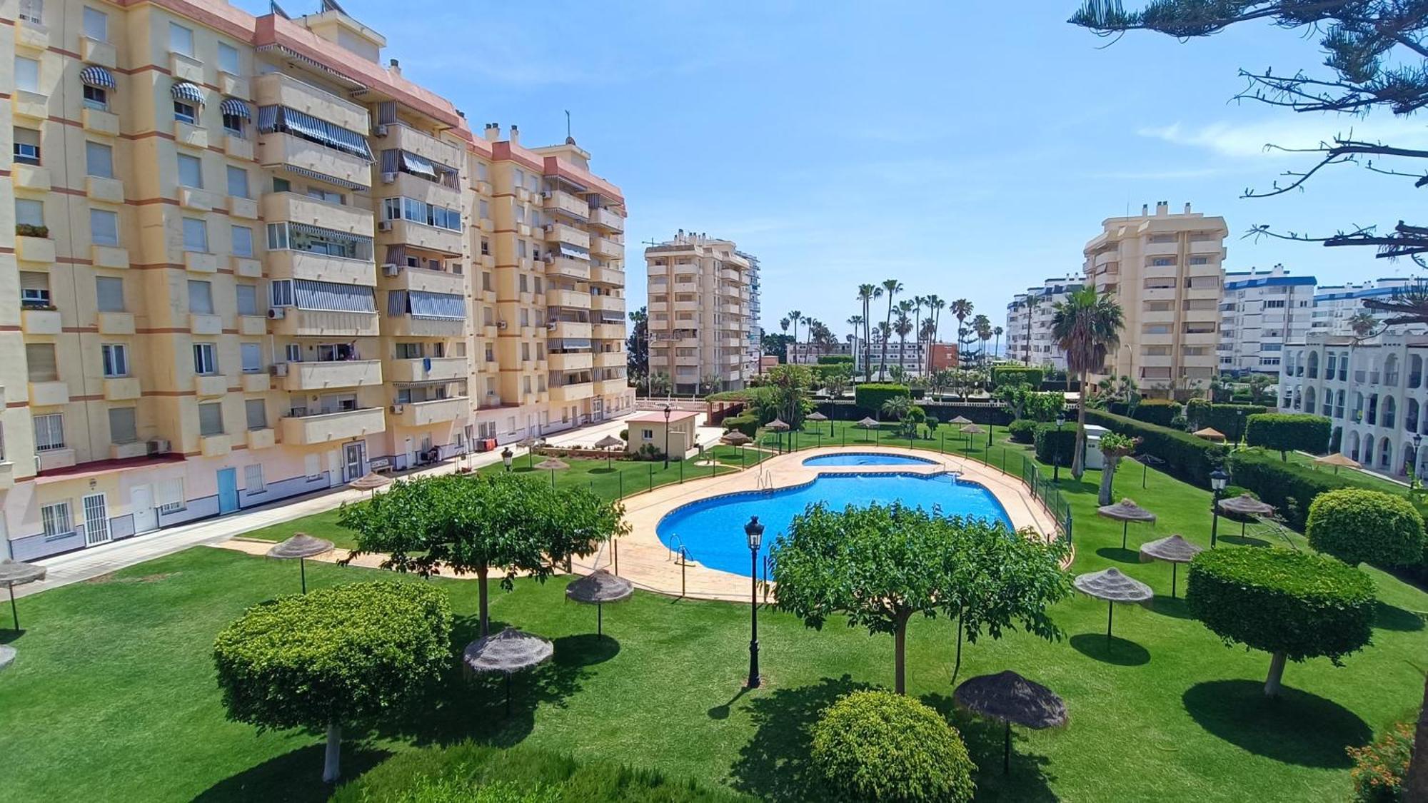 ベナルマデナAndalucia Beach & Gardenアパートメント エクステリア 写真